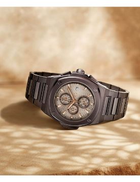 Guess Collection Coussin Shape Chrono Metal Y99013G1MF