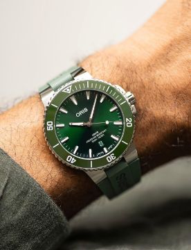 Oris Aquis Date 01 733 7789 4157-07 4 23 37FC