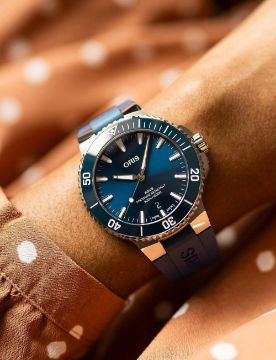 Oris Aquis Date 01 733 7787 4135-07 4 22 35FC