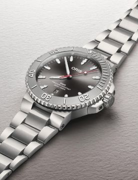Oris Aquis Relief 01 733 7789 4153-07 8 23 04PEB