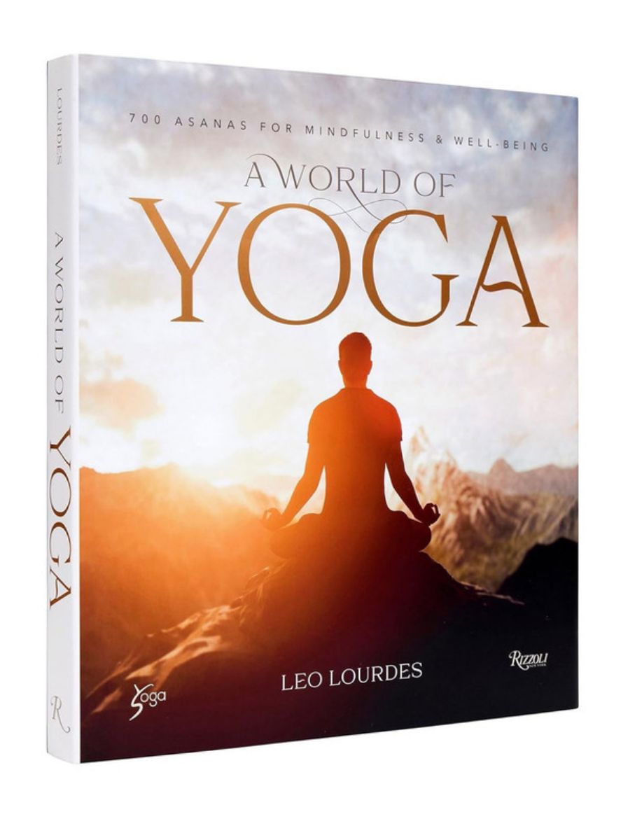 Rizzoli A World of Yoga: 700 Asanas for Mindfulness and Well-Being 9780789344472