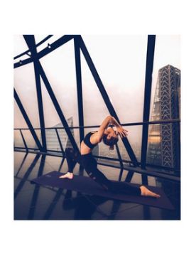 Rizzoli A World of Yoga: 700 Asanas for Mindfulness and Well-Being 9780789344472